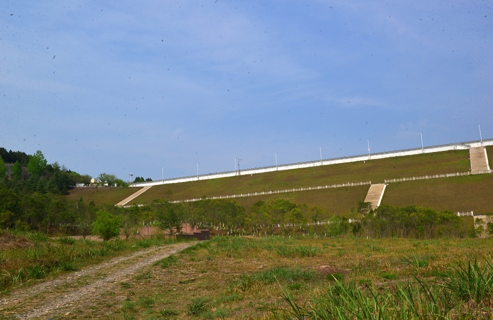 与四川省绵阳市武都引水工程建设管理局签订《水保绿化工程养护合同》